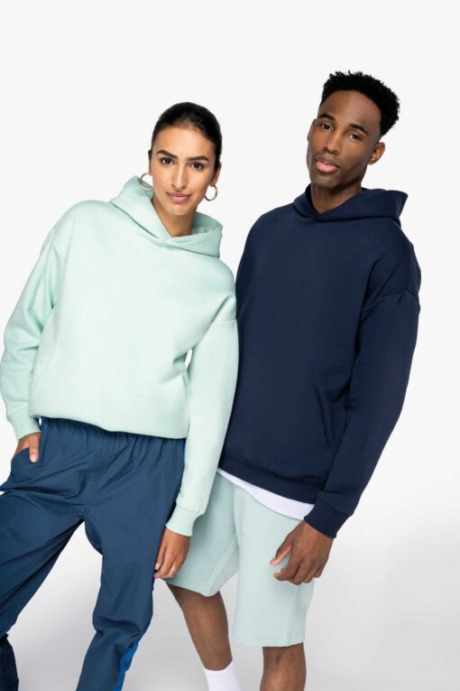 Sweat à capuche unisexe premium oversize en coton bio – Image 3